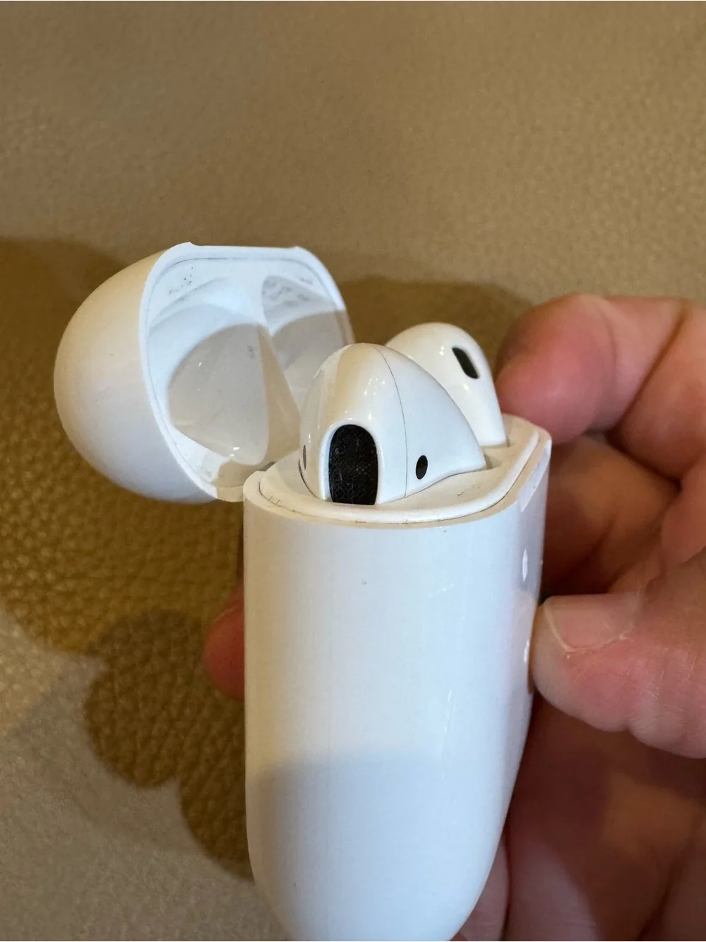Apple AirPods 1st Generation Wireless Earbuds with Charging Case – TESTED